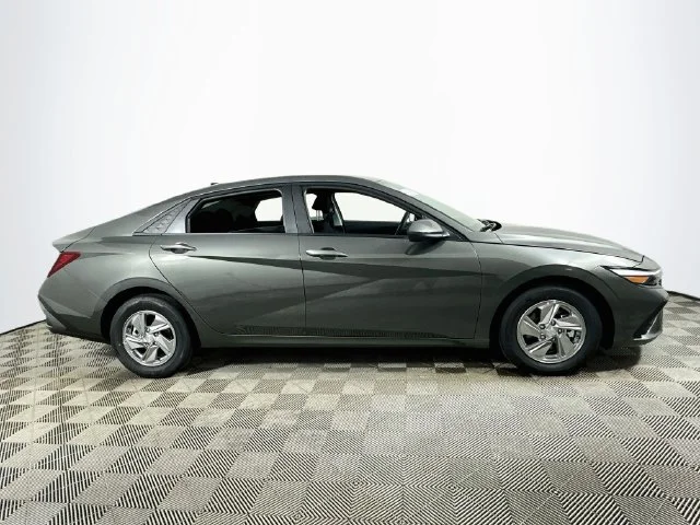 New 2026 Hyundai ELANTRA SE
