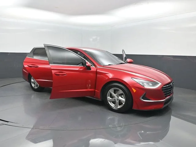 Used 2021 Red Hyundai SE image 31