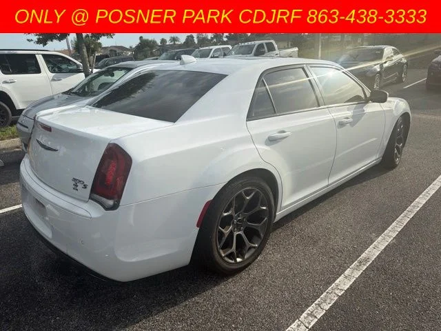 Used 2016 White Chrysler S image 4