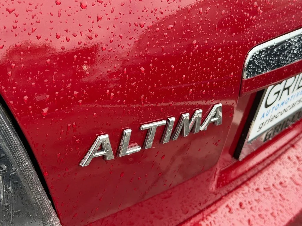 Used 2009 Red Nissan 2.5 S image 14