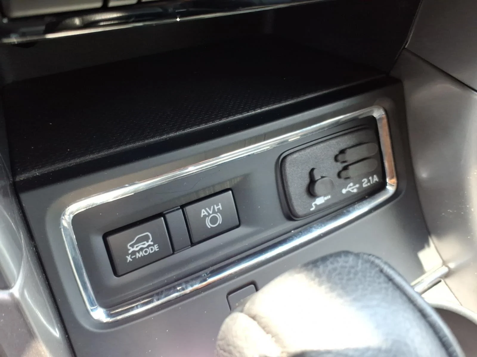 Used 2022 Crystal White Pearl Subaru Limited image 8