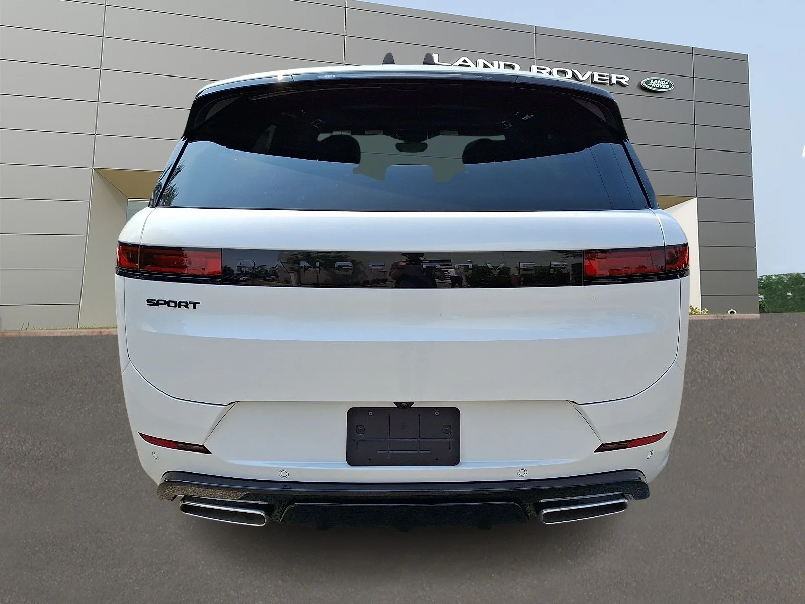 New 2026 Ostuni Pearl White Land Rover P400 Dynamic SE image 8