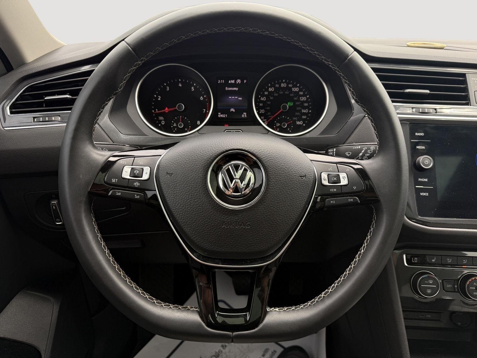 Used 2021 Pure White Volkswagen SE image 18