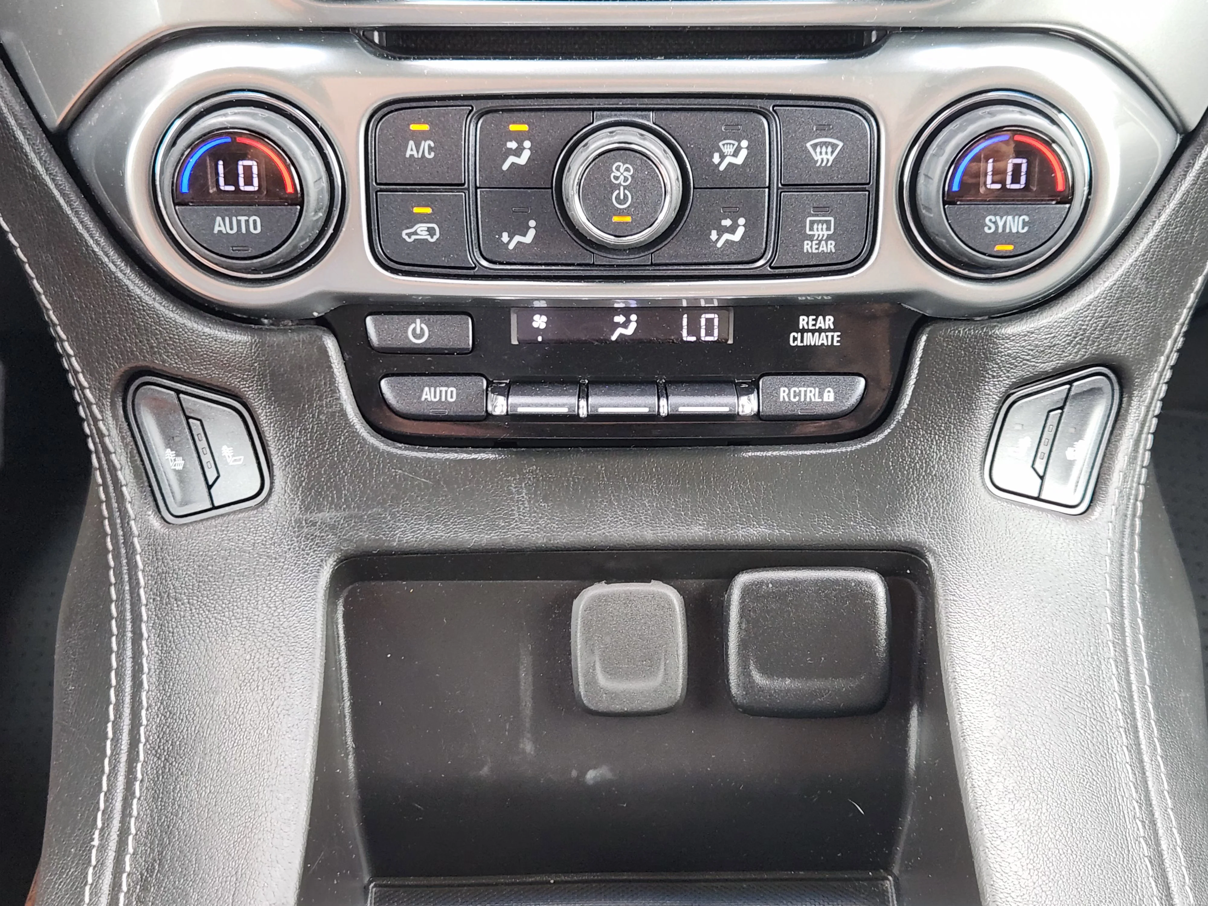 Used 2018 Silver Ice Metallic Chevrolet LT image 19
