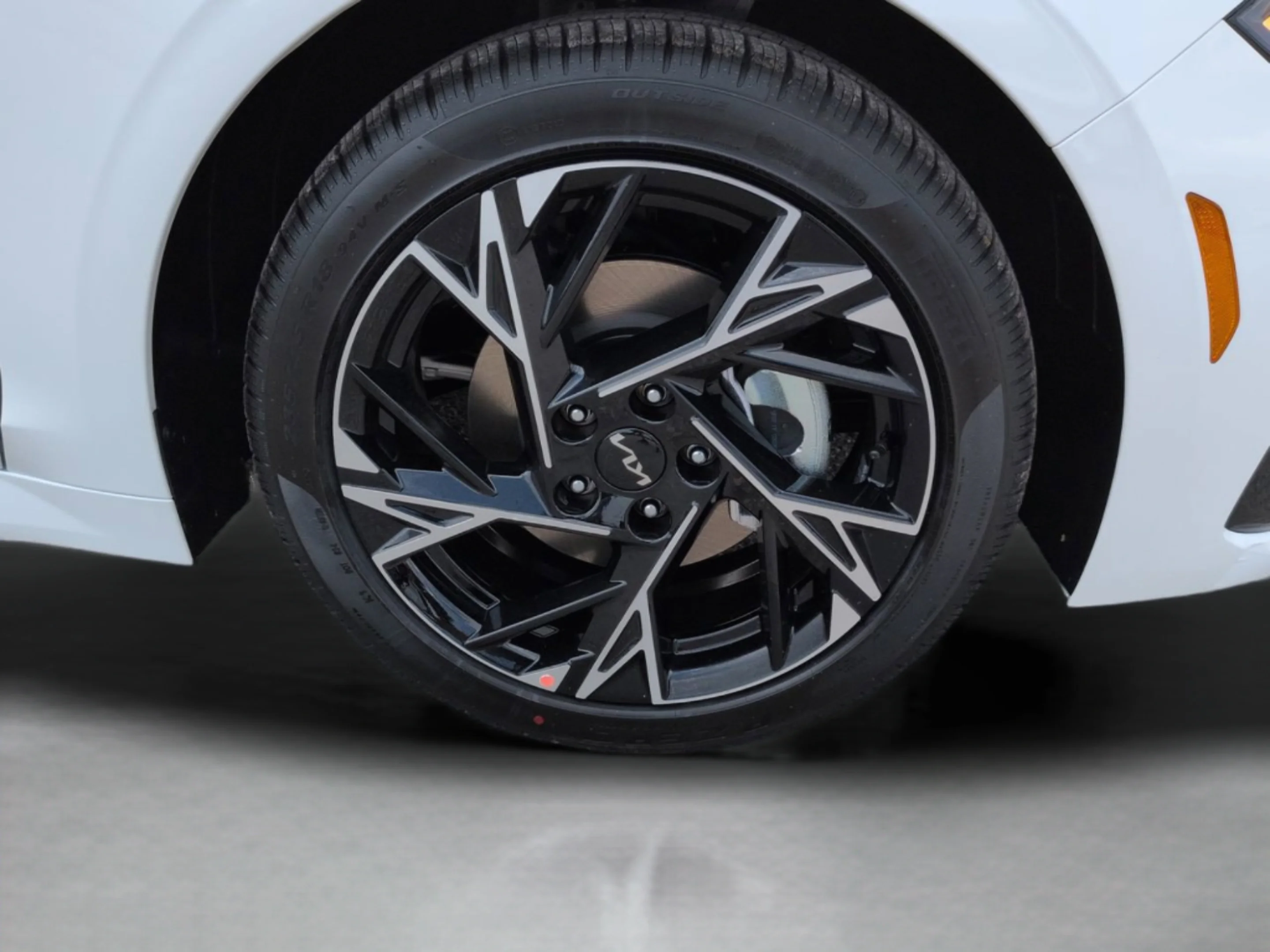 New 2026 Snow White Pearl Kia GT-Line image 33