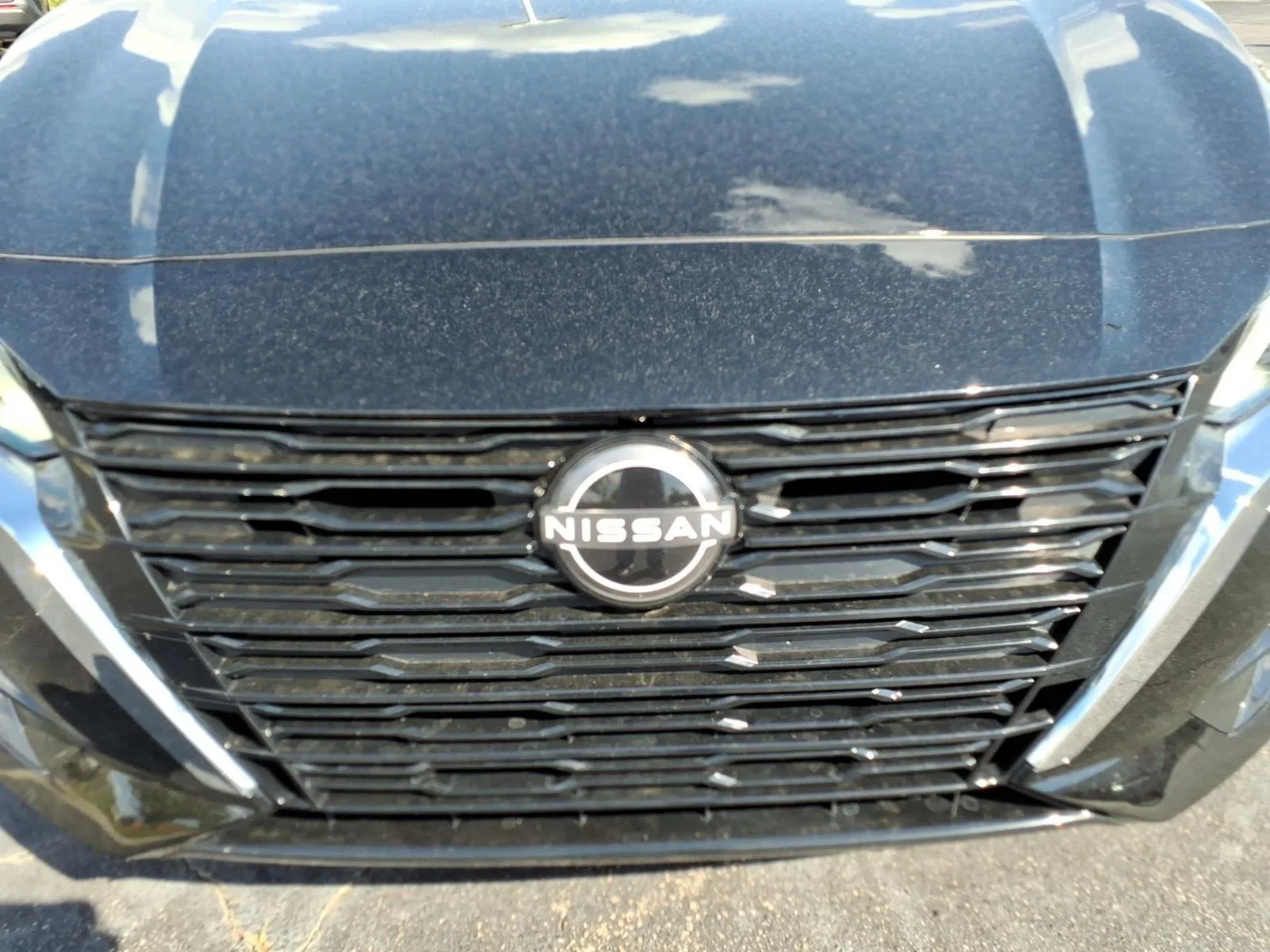 Used 2025 Super Black Nissan SL image 15