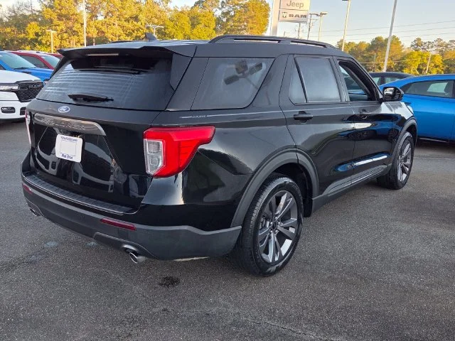 Used 2023 Black Ford XLT image 14