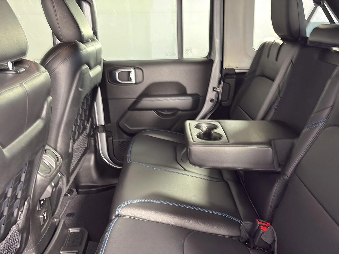 Used 2023 Silver Zynith Clearcoat Jeep Rubicon image 24