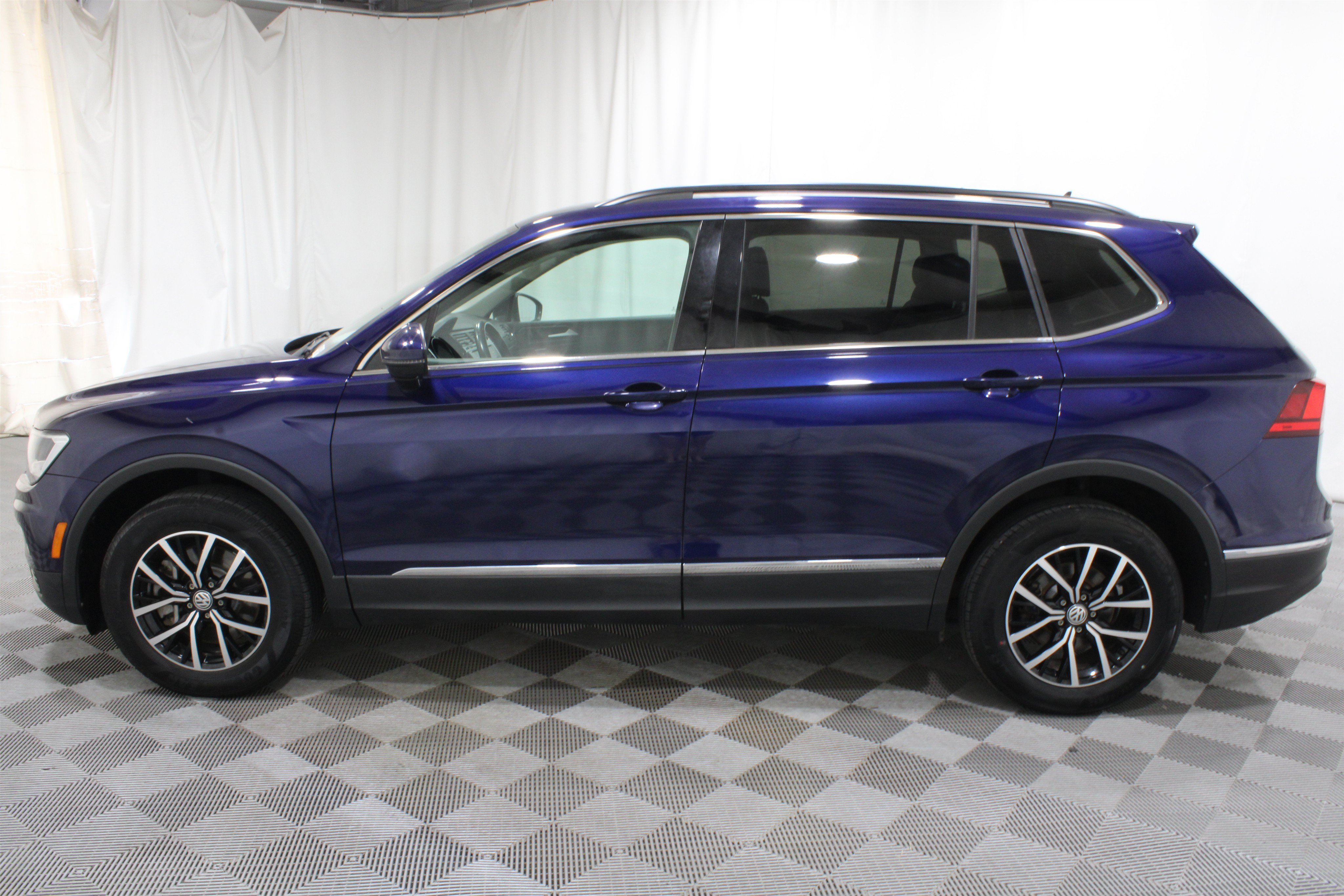 Used 2021 Atlantic Blue Metallic Volkswagen SE image 33
