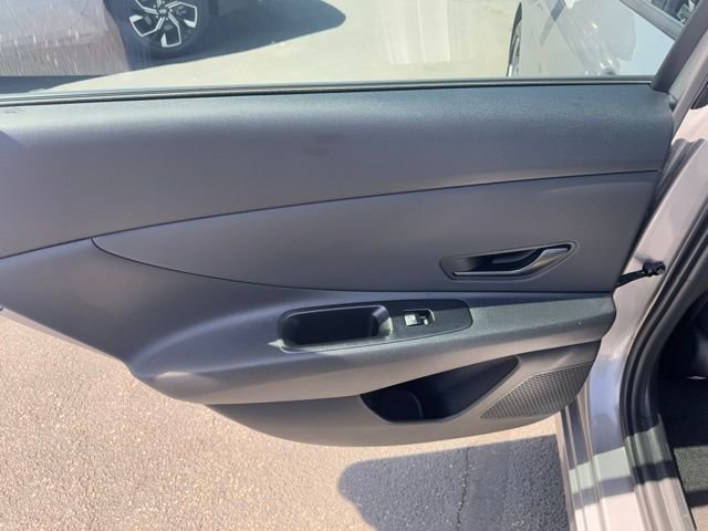 2025 Hyundai Elantra Blue - Photo 21