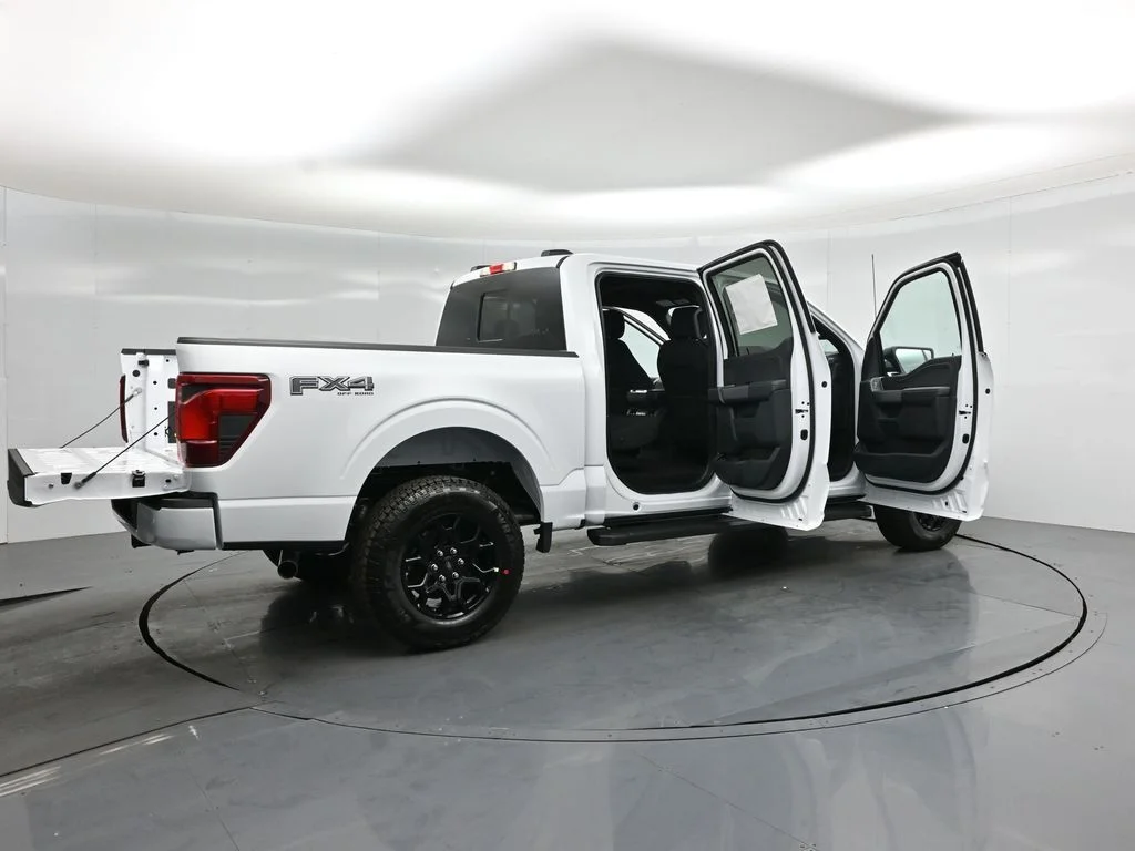 New 2026 Oxford White Ford XLT image 5