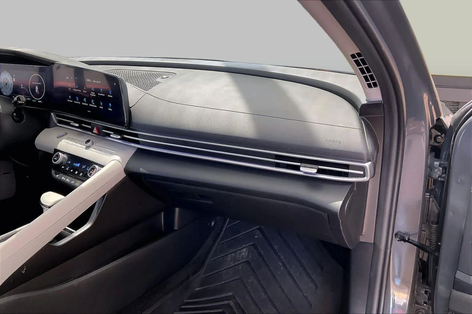 Used 2025 Ecotronic Gray Hyundai Limited image 17