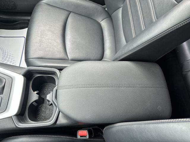 Used 2021 White Toyota XLE Premium image 24