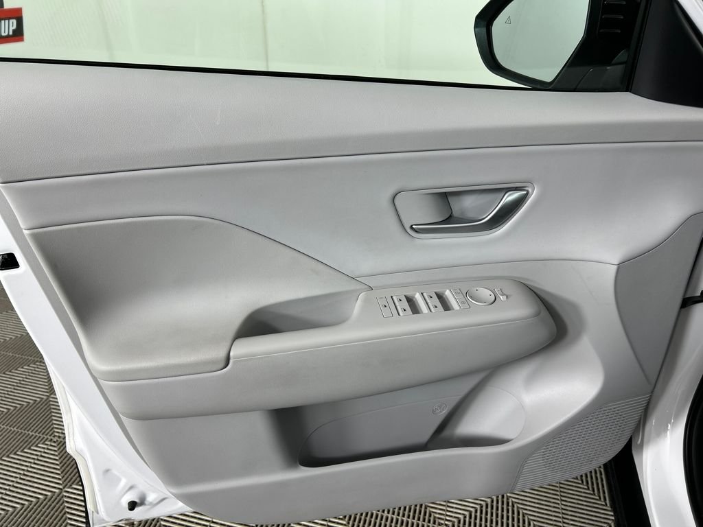 Used 2026 White Hyundai SEL Premium image 11