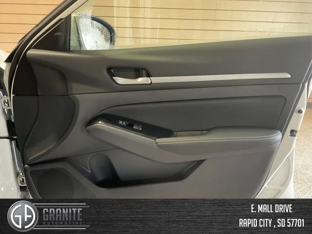 New 2025 White Nissan 2.5 SL image 22