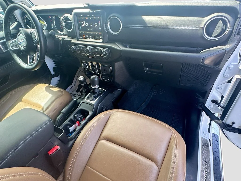 Used 2023 White Jeep Sahara image 33