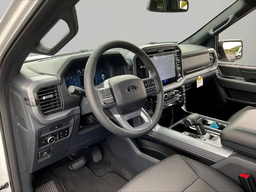 New 2026 Oxford White Ford XLT image 7