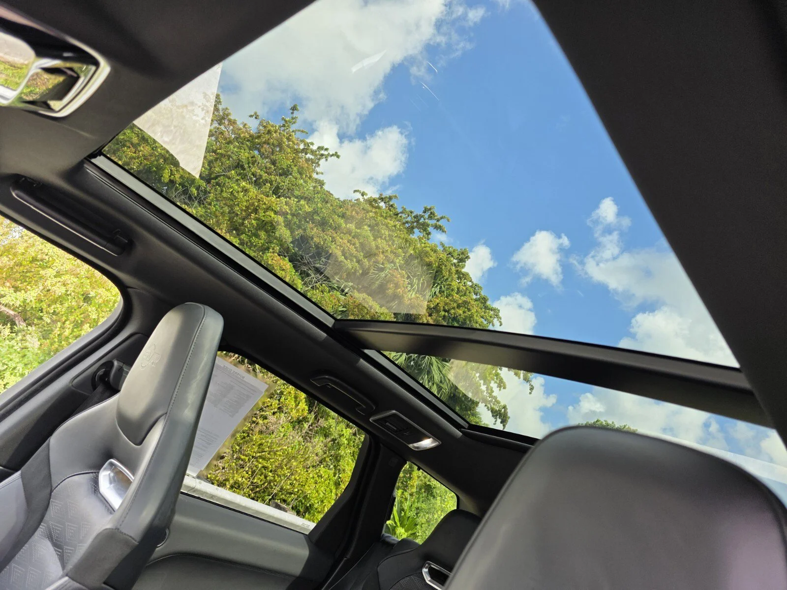 Certified Used 2022 Fuji White Land Rover SVR image 14