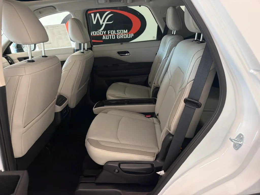 New 2026 Everest White Pearl TriCoat Nissan SL image 12
