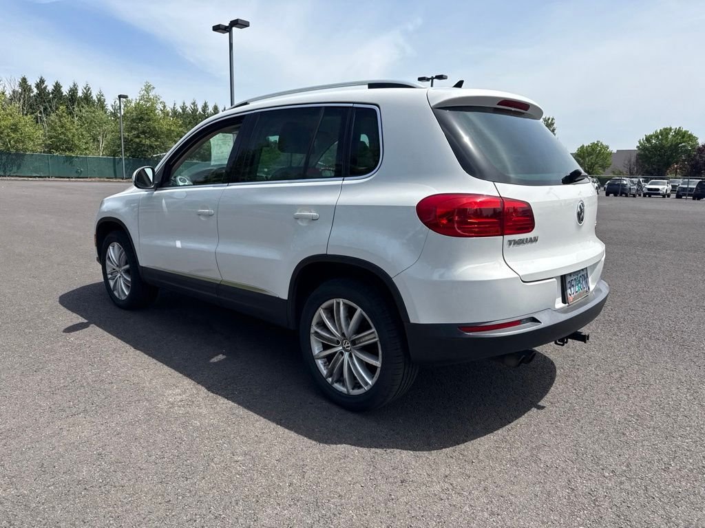 Used 2013 Candy White Volkswagen AWD One-Owner image 5