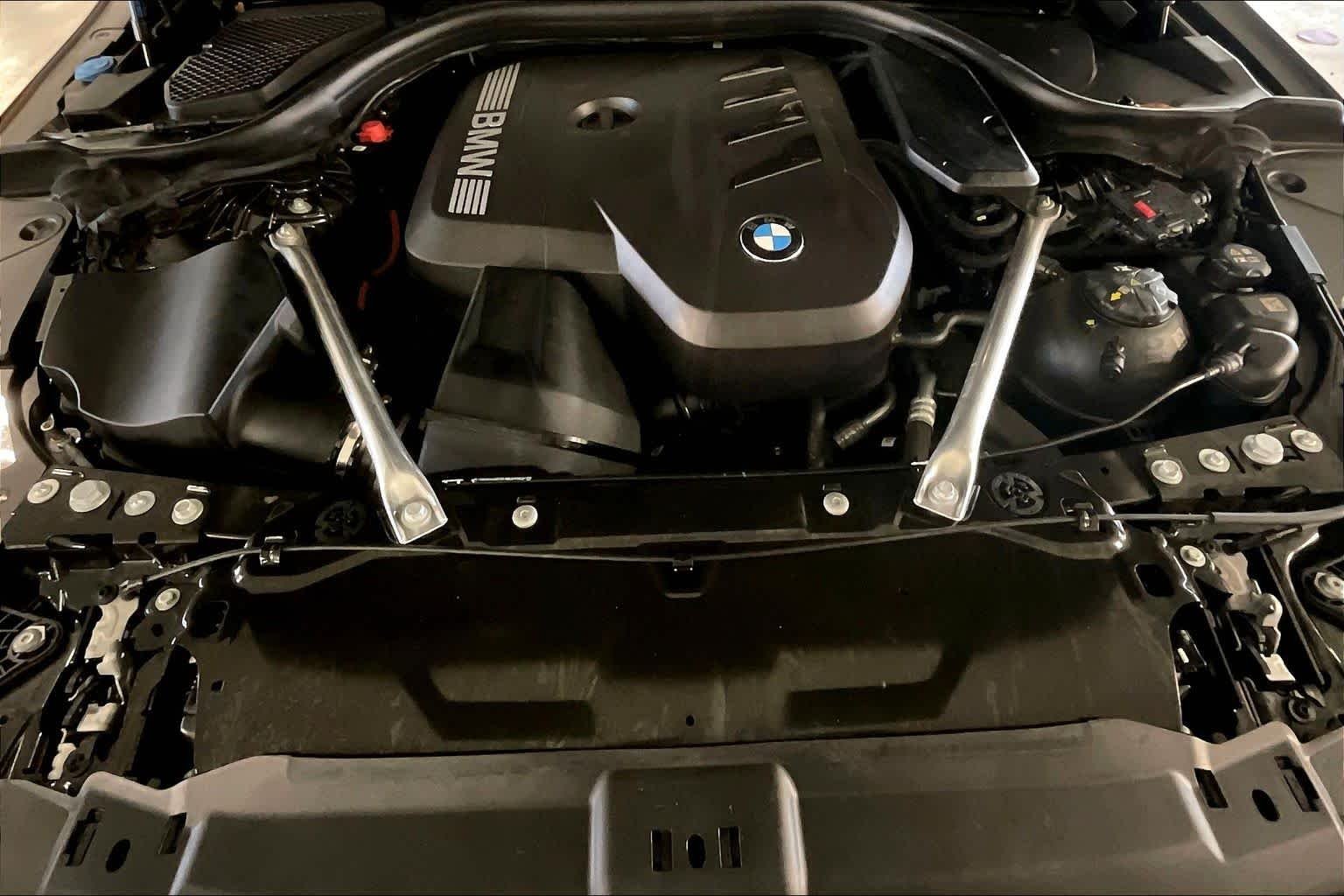 Certified Used 2025 Dark Graphite Metallic BMW 530i image 28