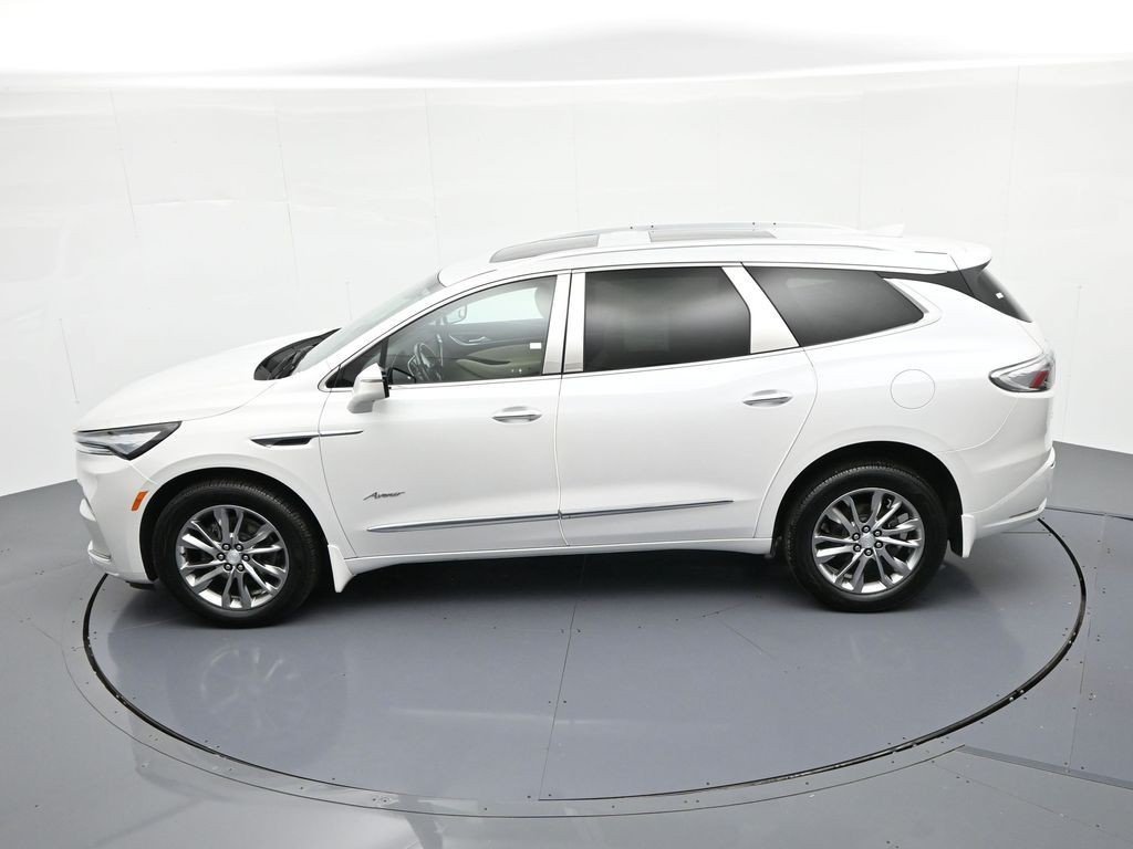 Used 2022 White Frost Buick AWD 4dr Avenir image 21