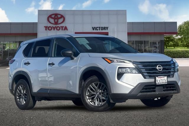 Used 2024 Silver Nissan S image 2