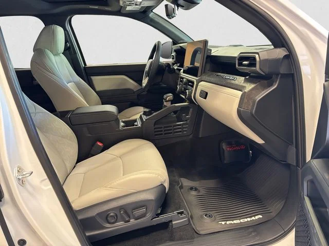 Used 2025 Wind Chill Pearl Toyota Limited image 16