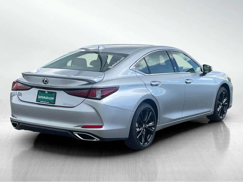 Used 2022 Iridium Lexus F Sport Handling image 3