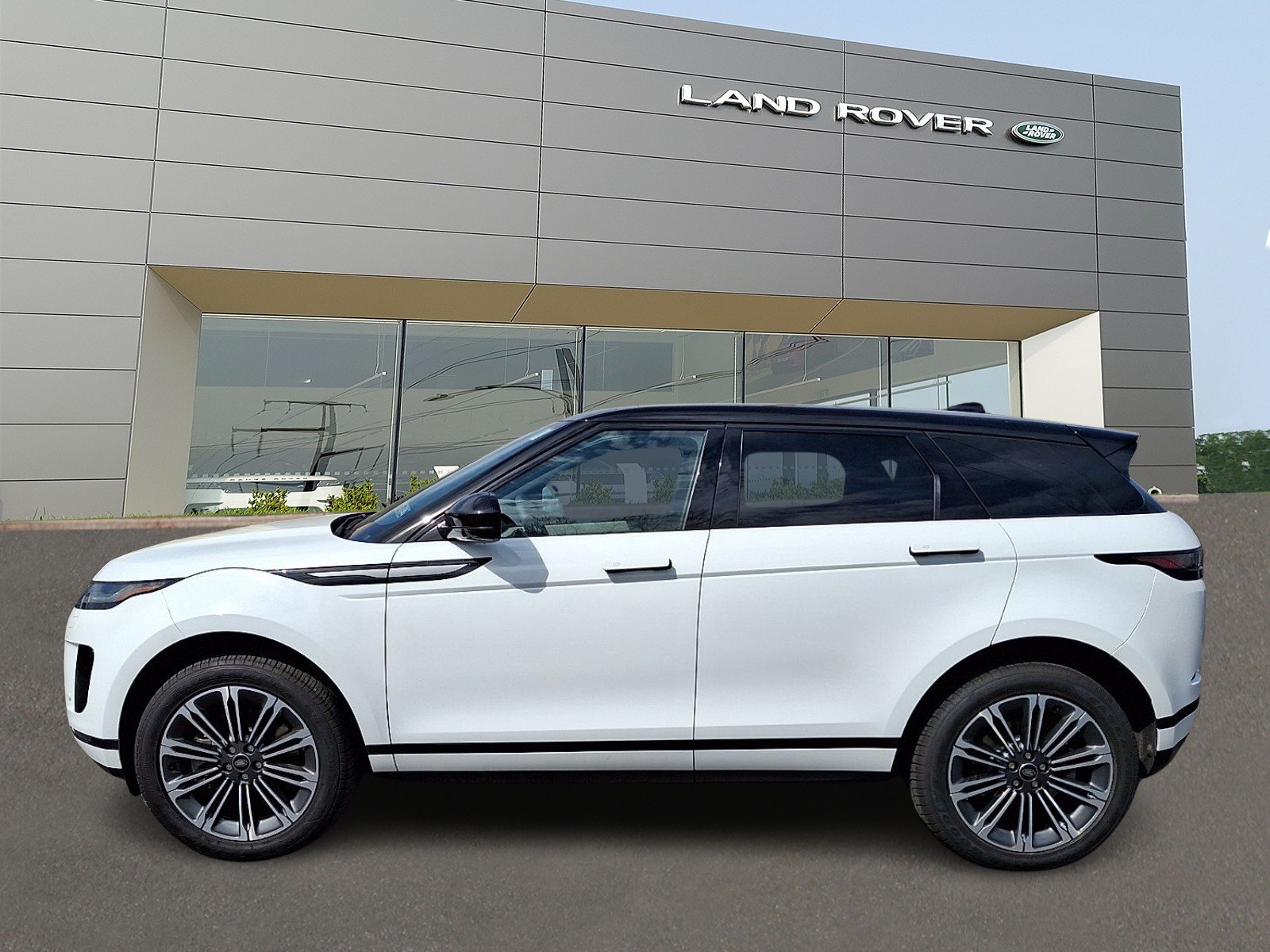 Certified Used 2026 Fuji White - 1AA Land Rover Core S image 6