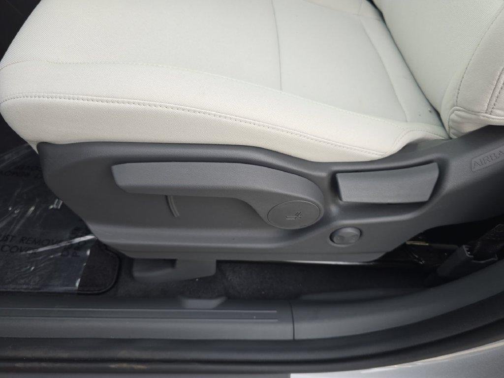 New 2026 Silver Hyundai SE image 12