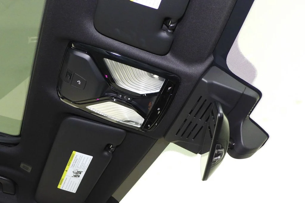 Used 2026 White BMW sDrive40i image 17
