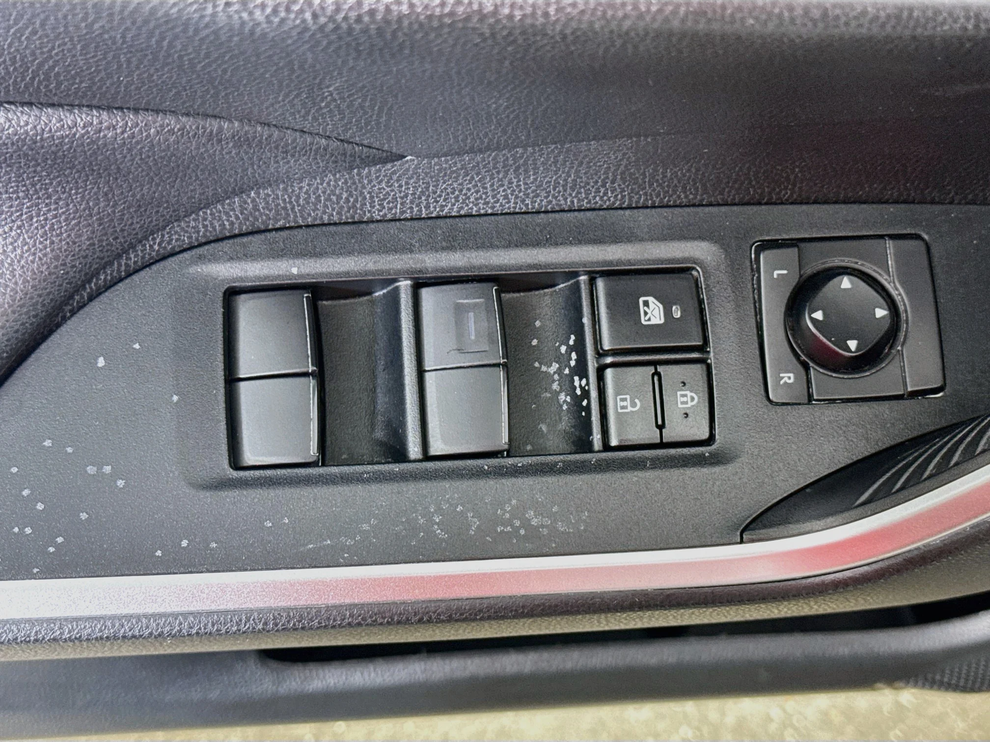 Certified Used 2022 White Toyota LE image 16