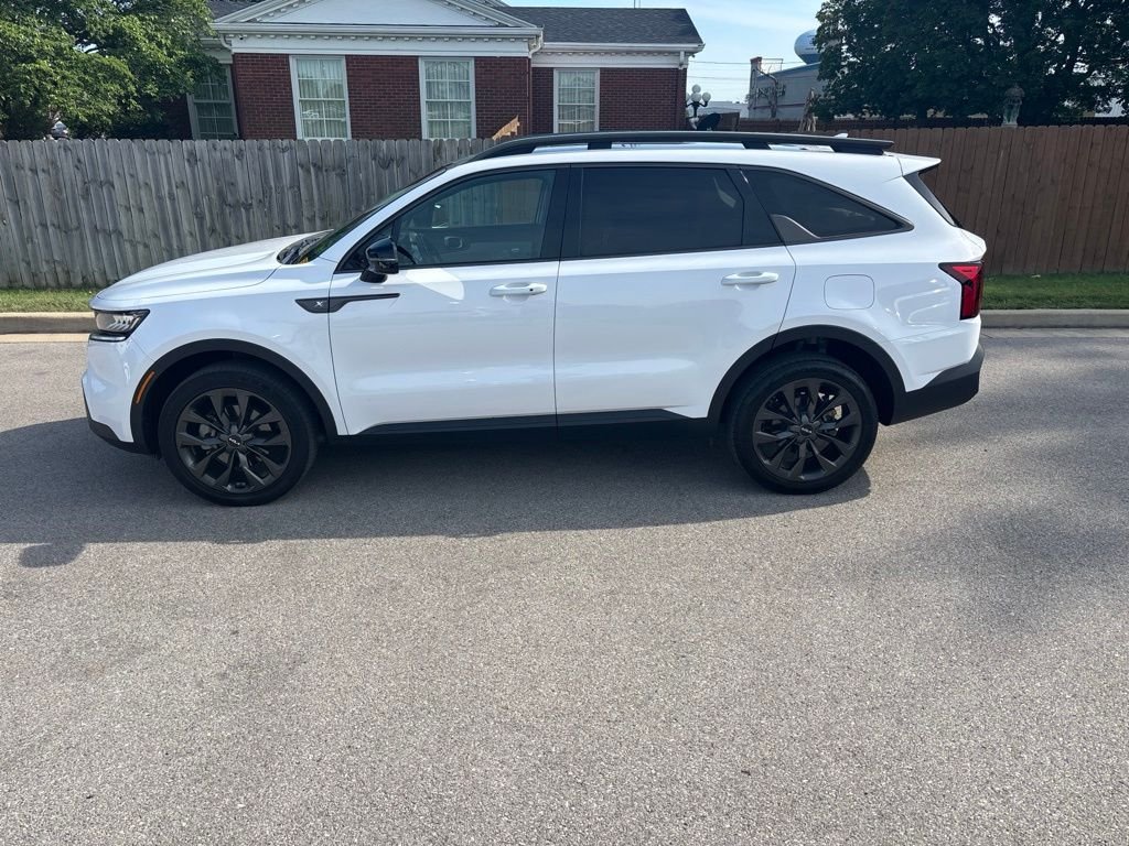 Used 2023 White Kia X-Line EX image 2