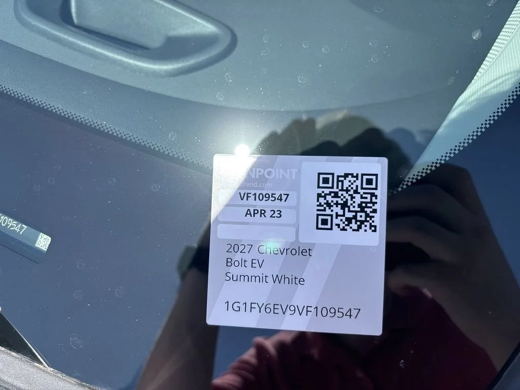 New 2027 Summit White Chevrolet LT image 34