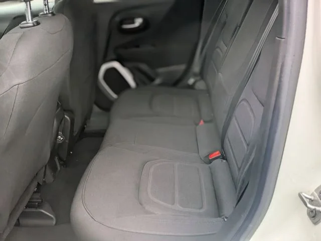 Used 2019 White Jeep Latitude image 27