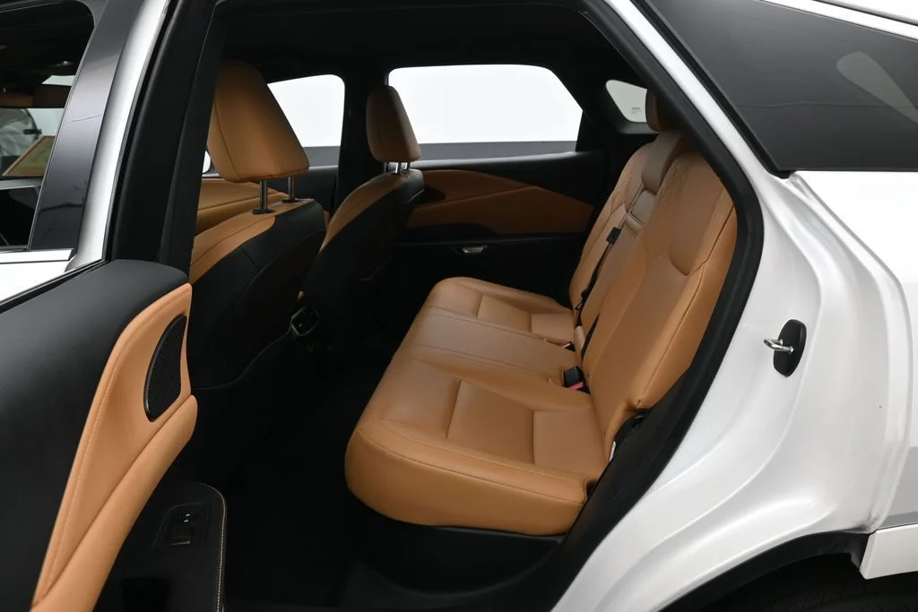 Used 2025 White Pearl Lexus 350 image 30