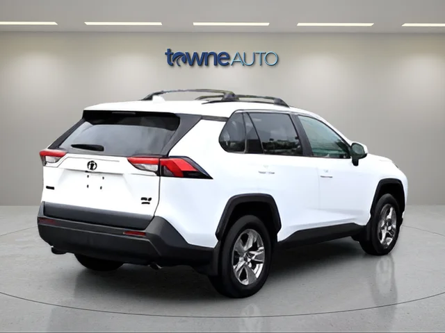 Used 2022 White Toyota XLE image 7