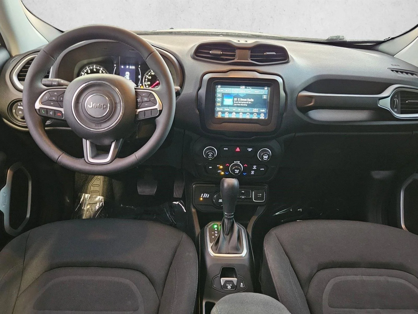 Used 2019 Alpine White Clearcoat Jeep Latitude image 16