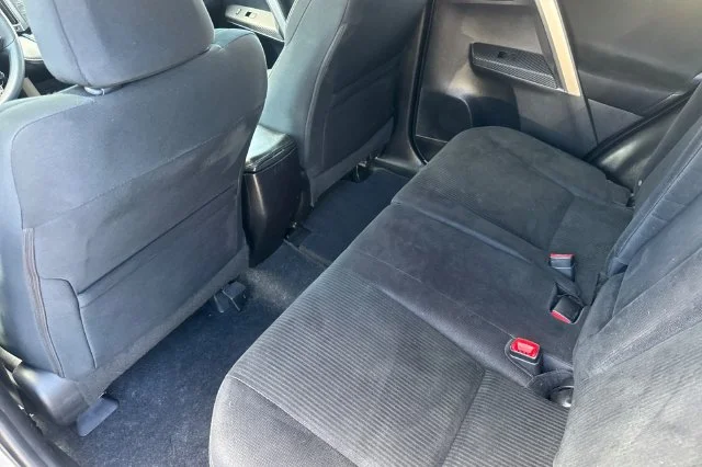 Used 2014 Silver Toyota XLE image 13