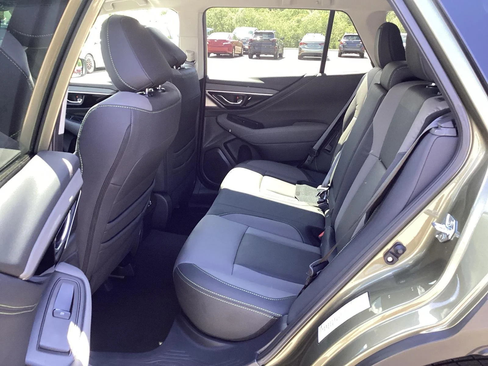 Used 2025 Autumn Green Metallic Subaru Onyx Edition image 13