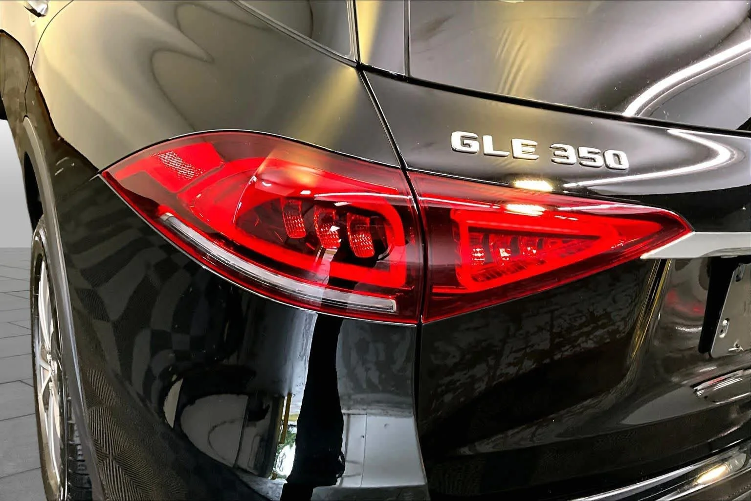Used 2020 Black Mercedes-Benz GLE 350 image 28