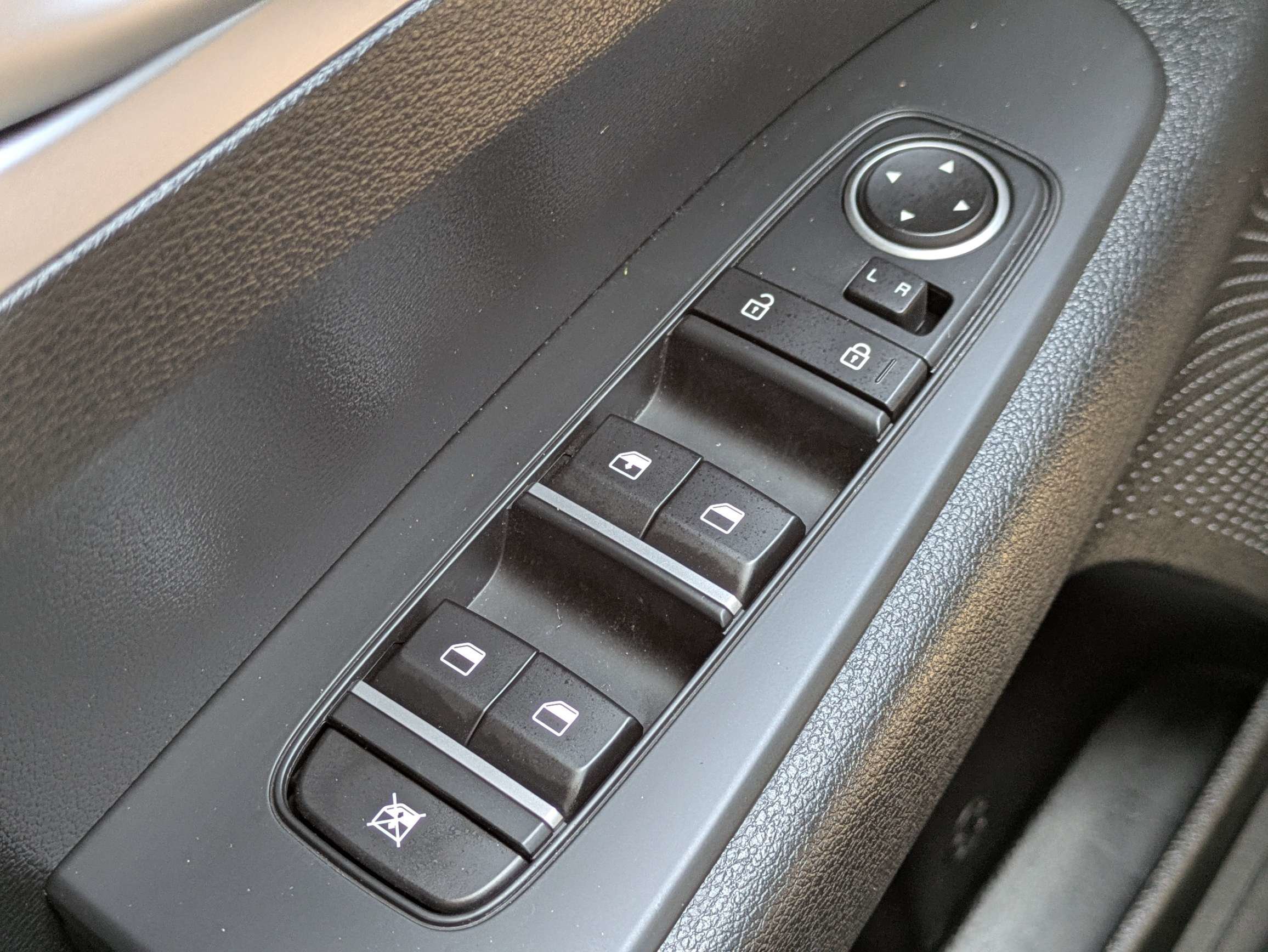 Certified Used 2024 Snow White Pearl Kia LXS image 25