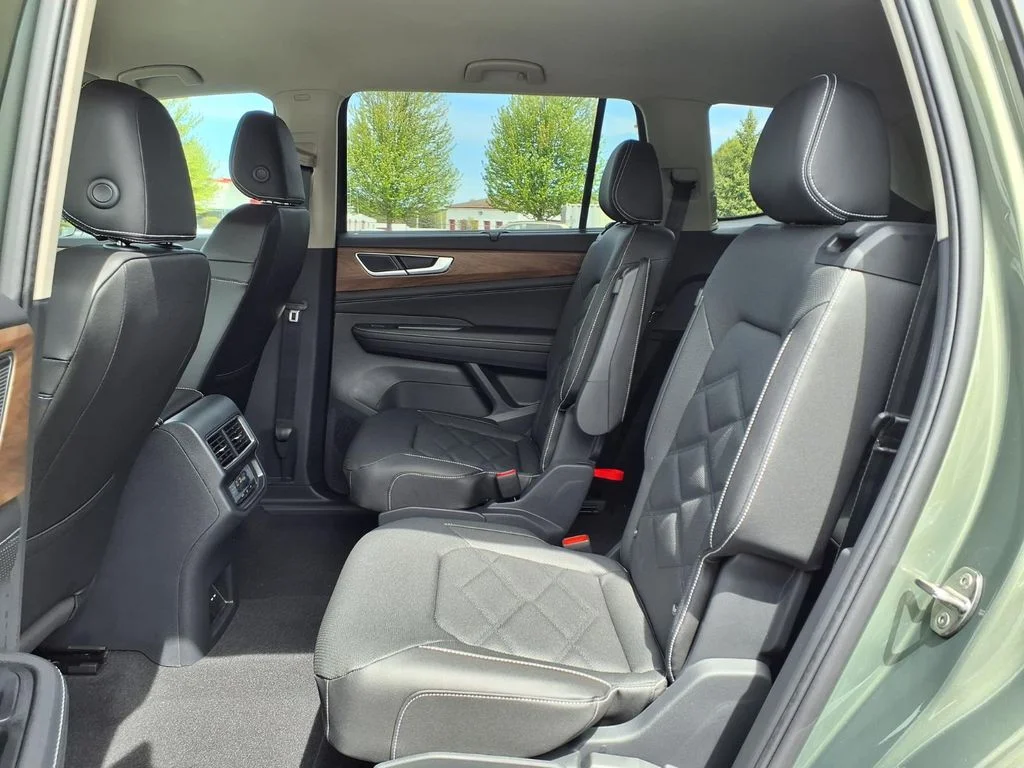New 2026 Avocado Green Pearl Volkswagen 2.0T SE w/Technology image 17