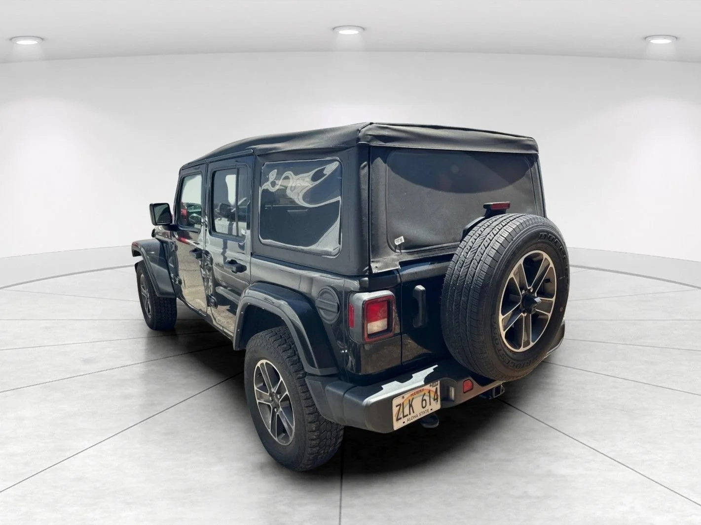 Used 2023 Black Jeep Sahara image 4