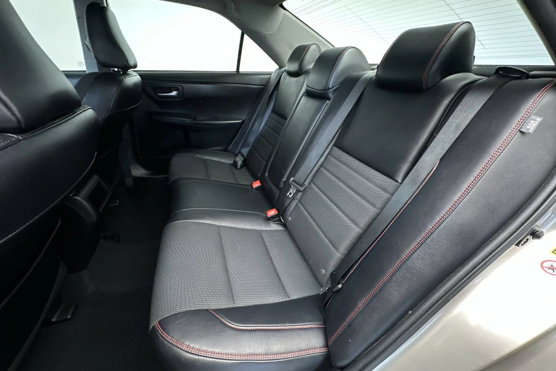 Used 2016 Creme Brulee Mica Toyota SE image 23