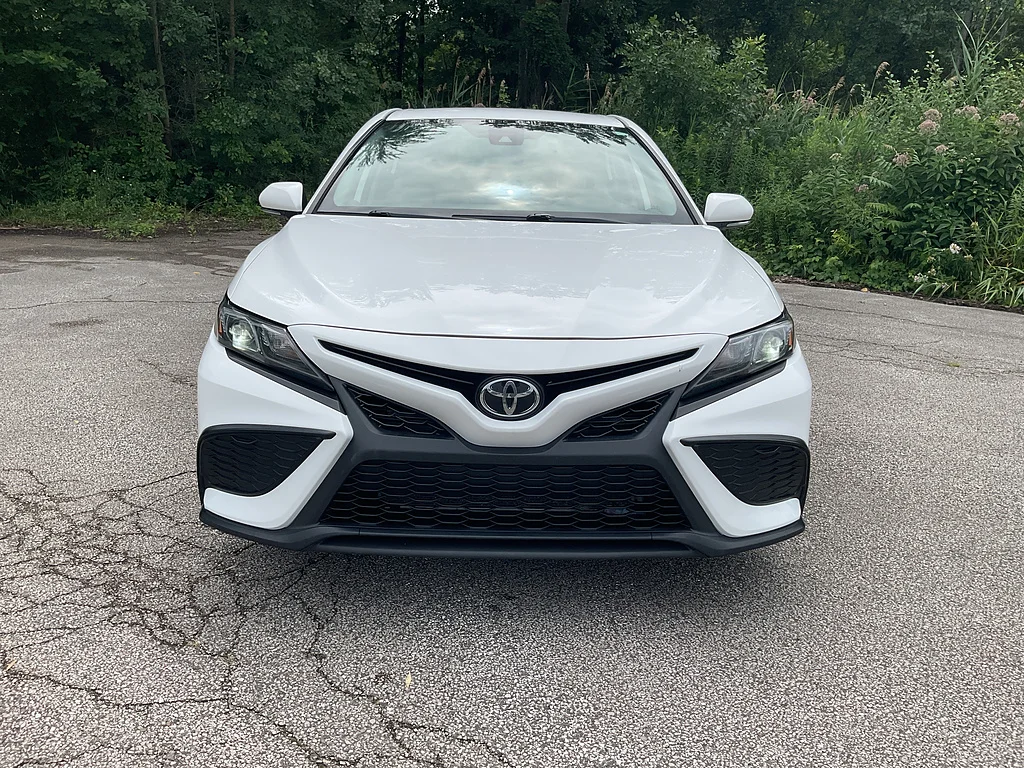 Used 2023 Ice Cap Toyota SE image 2