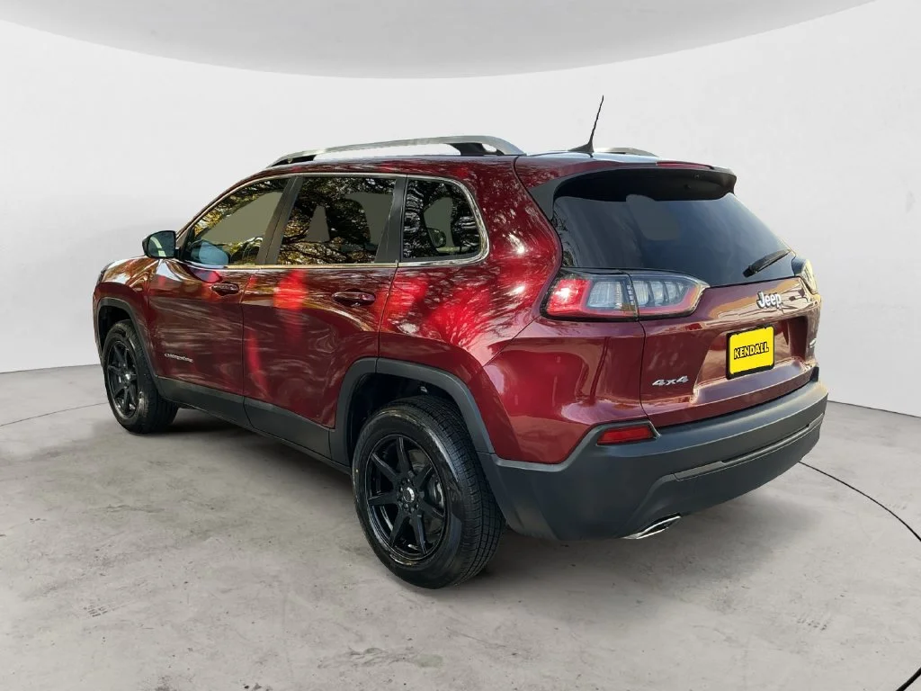 Used 2019 Red Jeep Latitude Plus image 11