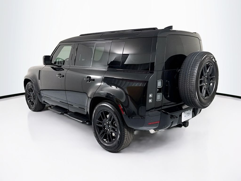 New 2026 Santorini Black Metallic Land Rover X-Dynamic SE image 7