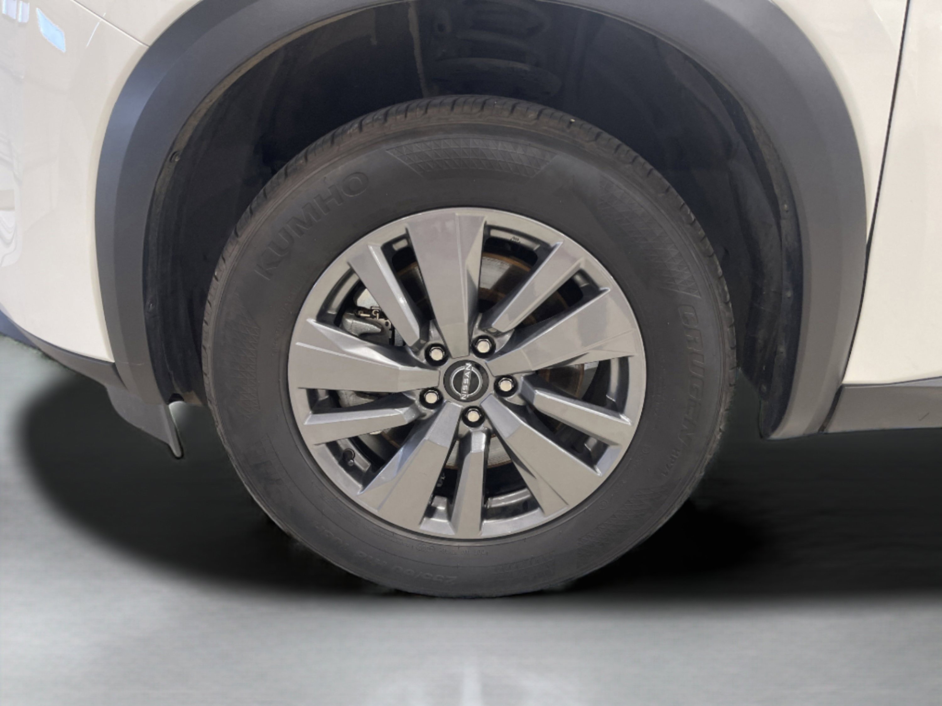 2025 Nissan Pathfinder SV - Photo 28